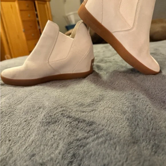 Sorel Cream Ankle Booties - Picture 4 of 7